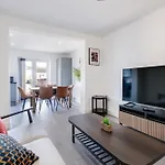 Chaucer Avenue 6 Bedroom & 3 Bathroom With Parking