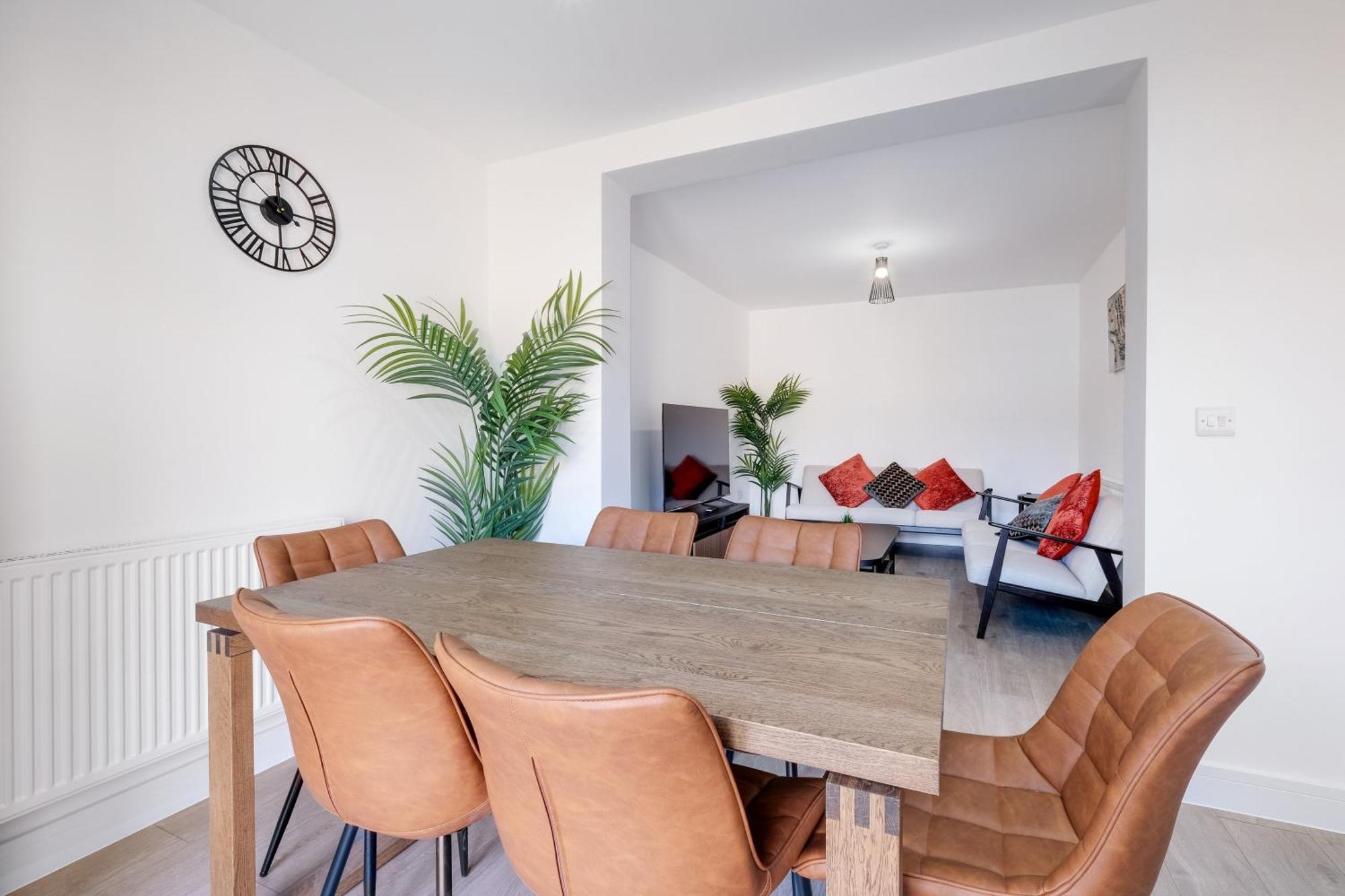Holiday home Chaucer Avenue 6 Bedroom & 3 Bathroom With Parking *