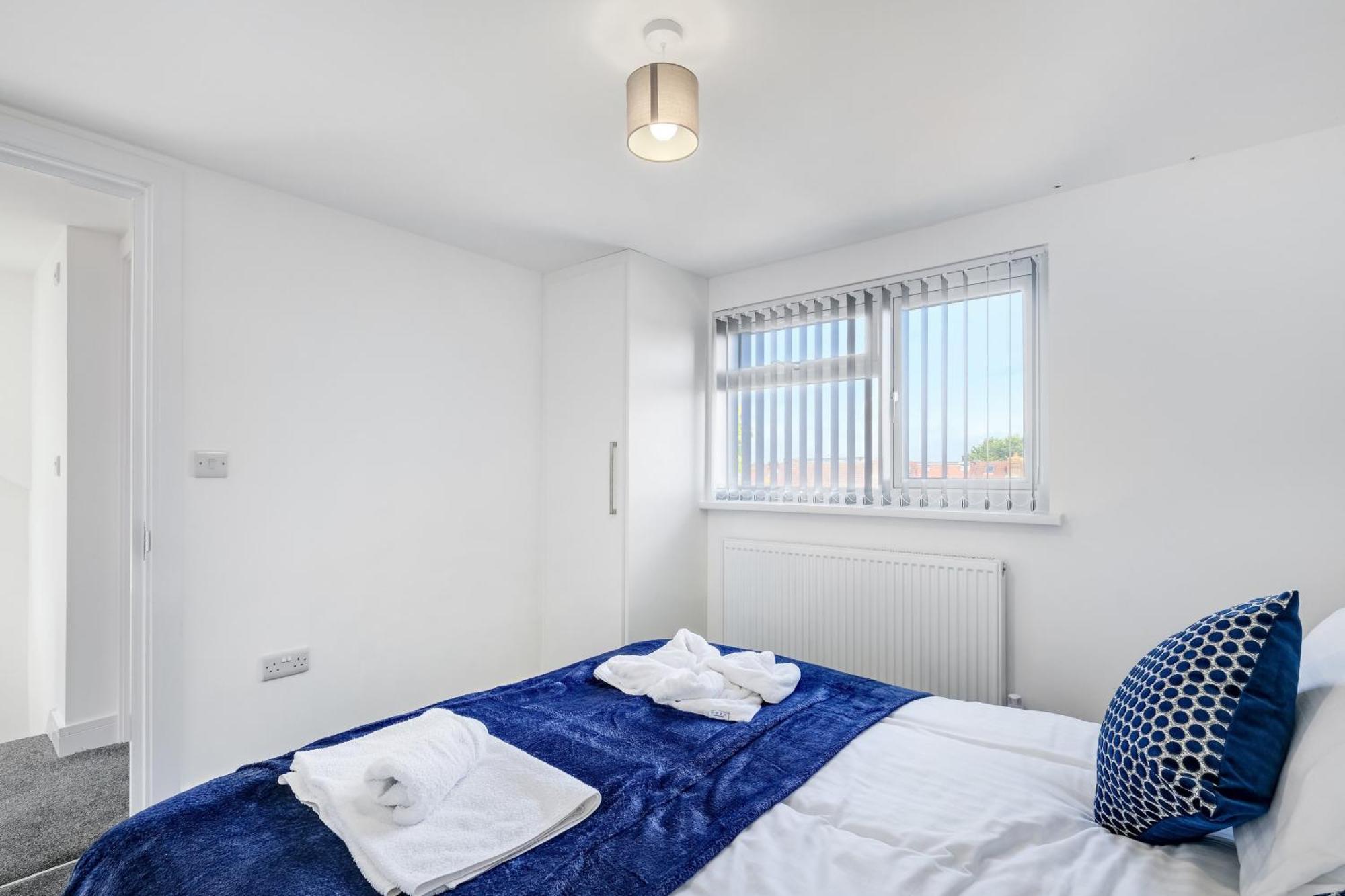Chaucer Avenue 6 Bedroom & 3 Bathroom With Parking Holiday home Hounslow
