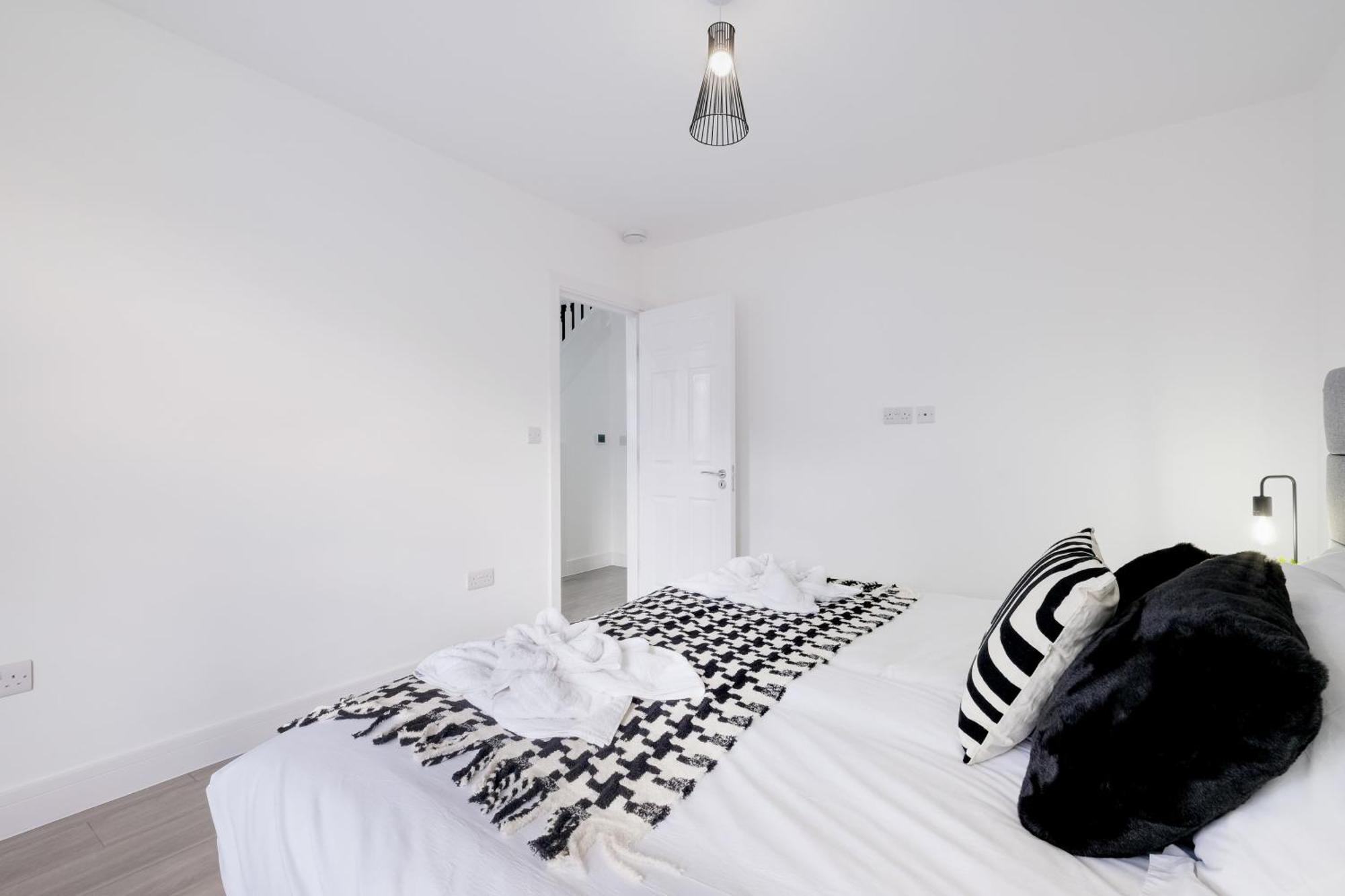 Holiday home Chaucer Avenue 6 Bedroom & 3 Bathroom With Parking