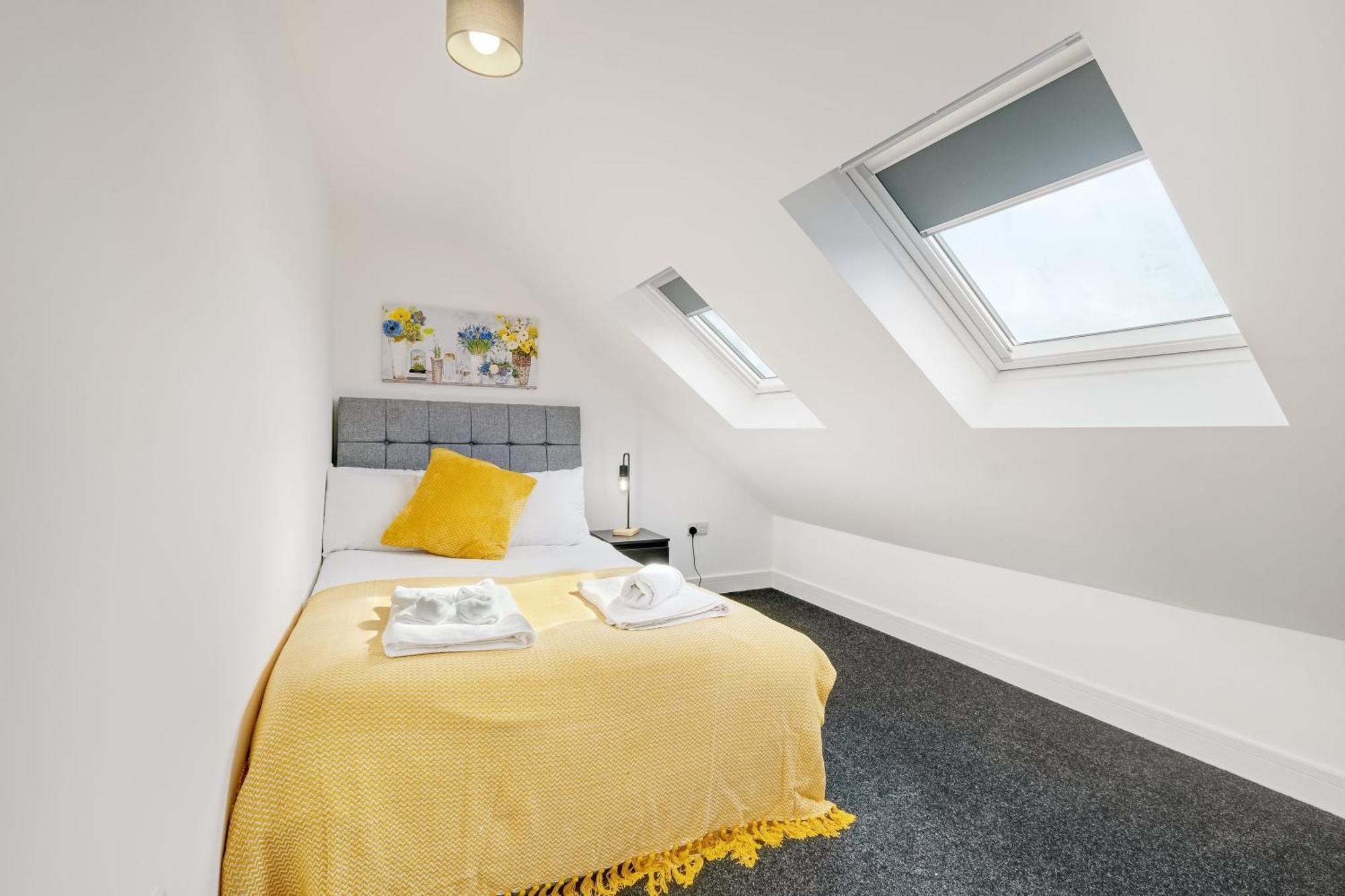 Holiday home Chaucer Avenue 6 Bedroom & 3 Bathroom With Parking *