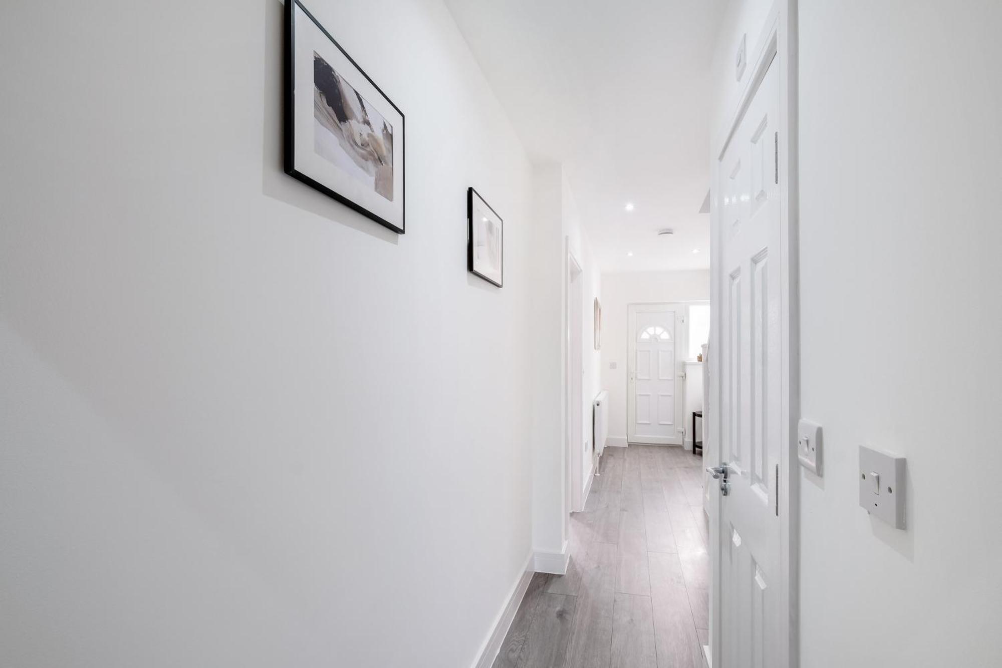 Chaucer Avenue 6 Bedroom & 3 Bathroom With Parking Holiday home Hounslow
