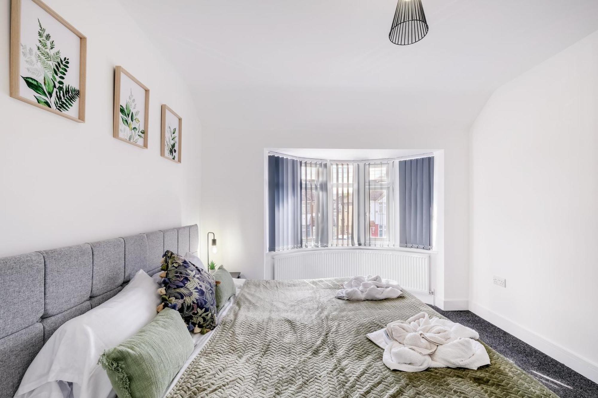 Holiday home Chaucer Avenue 6 Bedroom & 3 Bathroom With Parking
