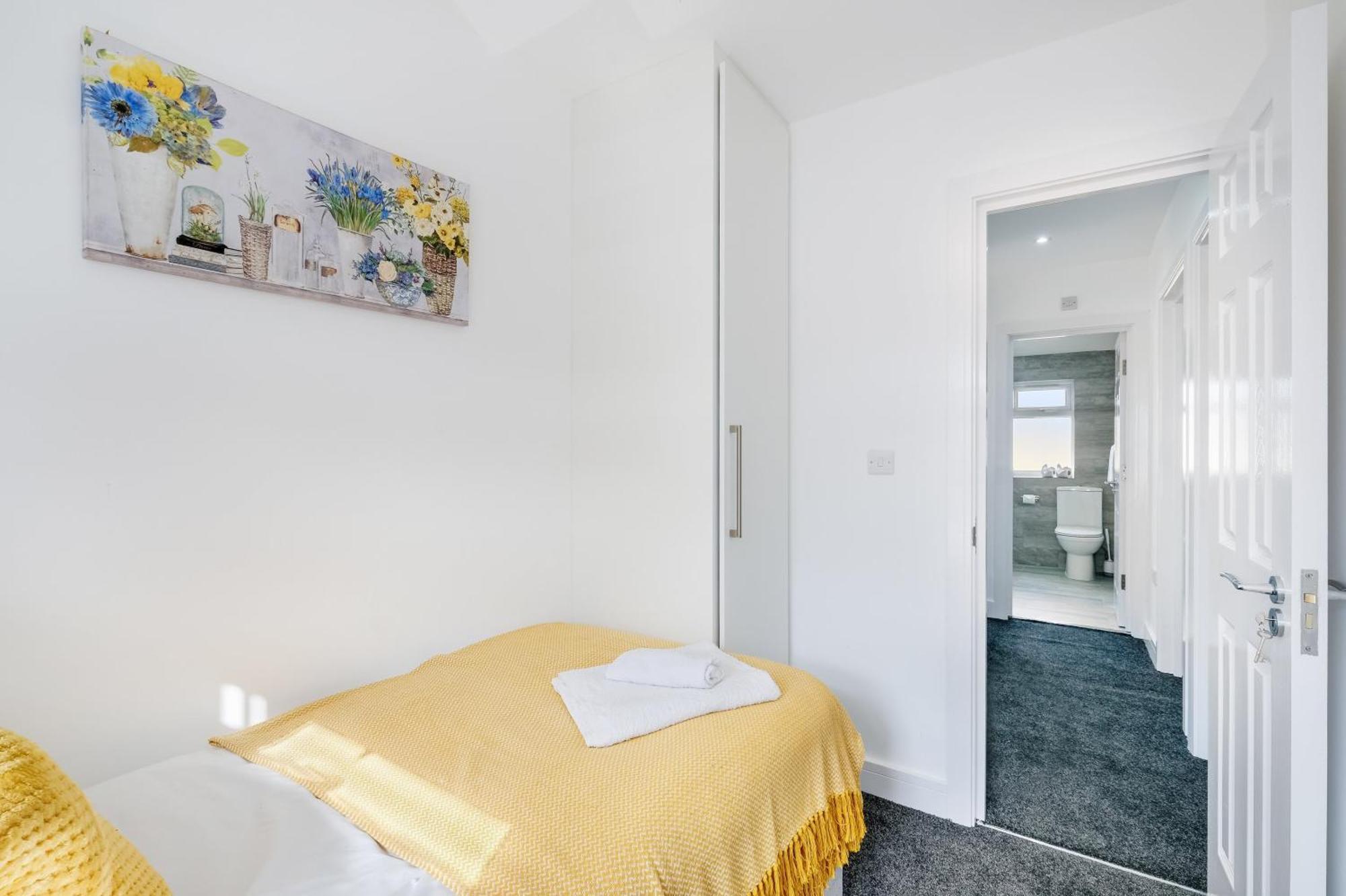 Holiday home Chaucer Avenue 6 Bedroom & 3 Bathroom With Parking Hounslow