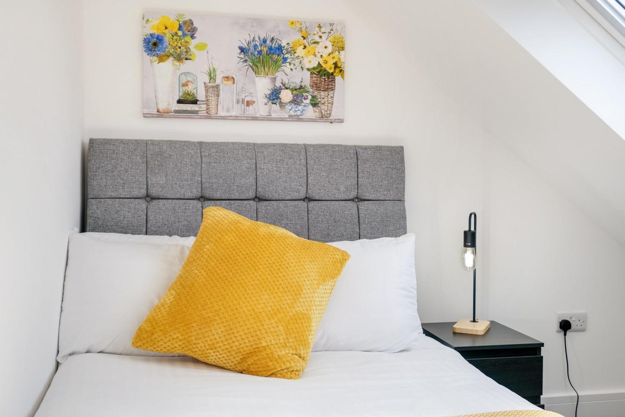 Holiday home Chaucer Avenue 6 Bedroom & 3 Bathroom With Parking *