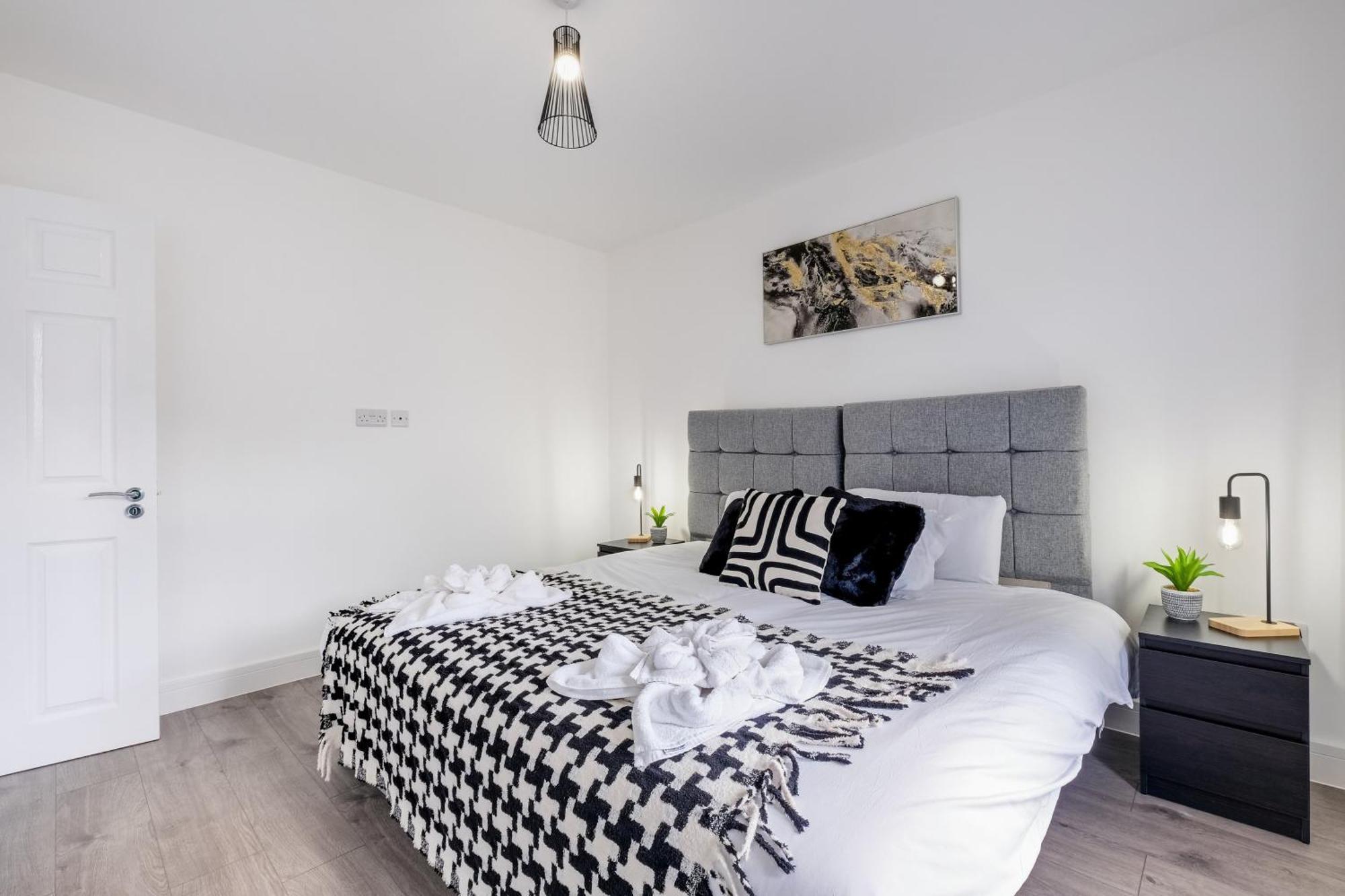 Holiday home Chaucer Avenue 6 Bedroom & 3 Bathroom With Parking *