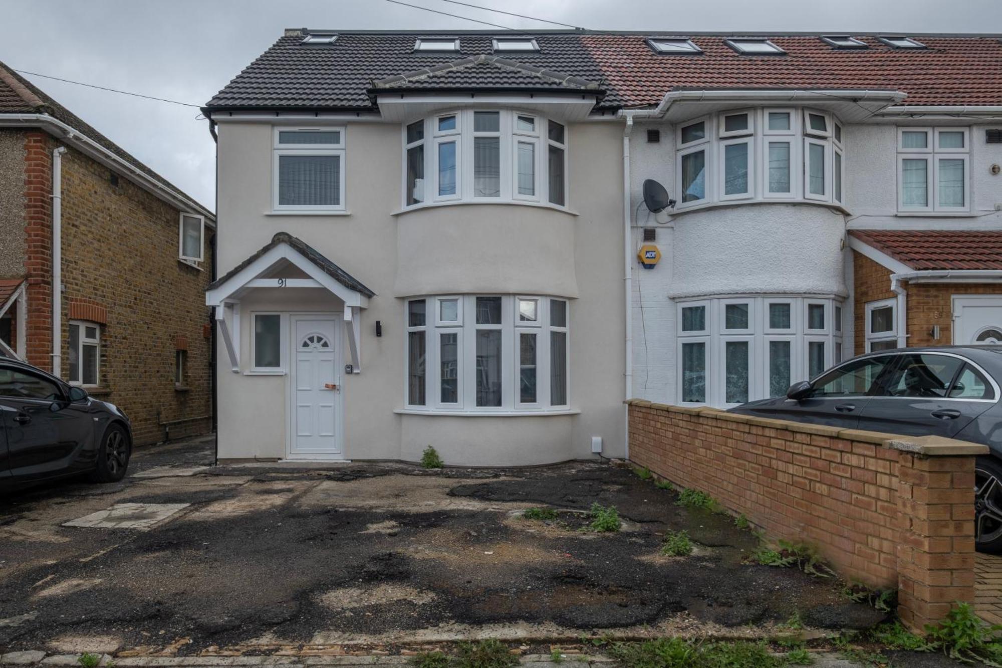 Chaucer Avenue 6 Bedroom & 3 Bathroom With Parking Holiday home Hounslow